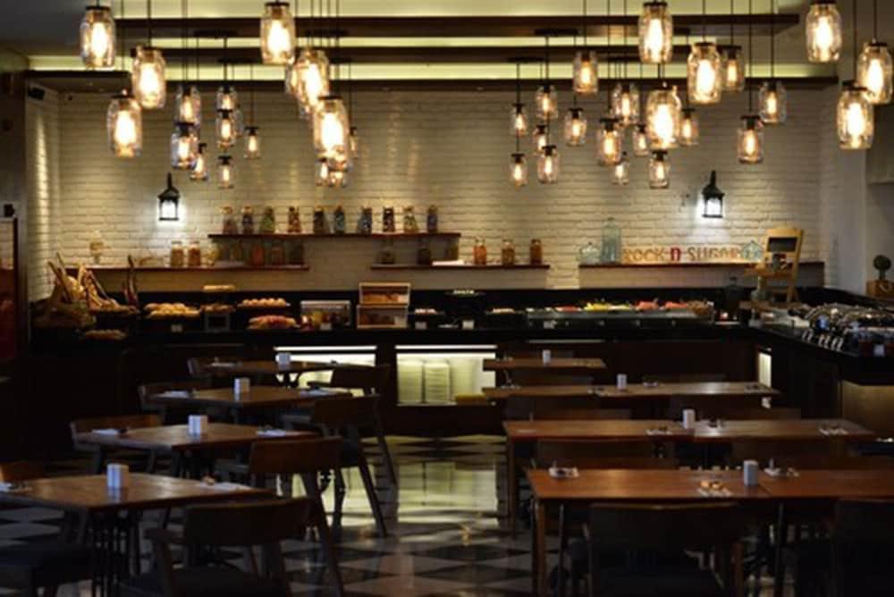 Luminor Hotel Jemursari By Wh With The Best Breakfast In Town And Located Near Surabaya Industrial Estate Rungkut Sier Εξωτερικό φωτογραφία